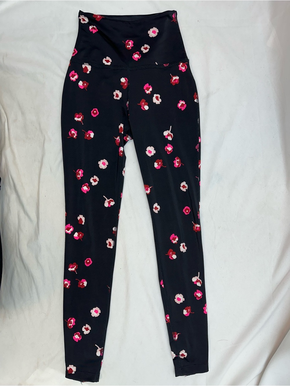 kate spade & Beyond Yoga Black Leggings with Pink and Red Floral Print XS